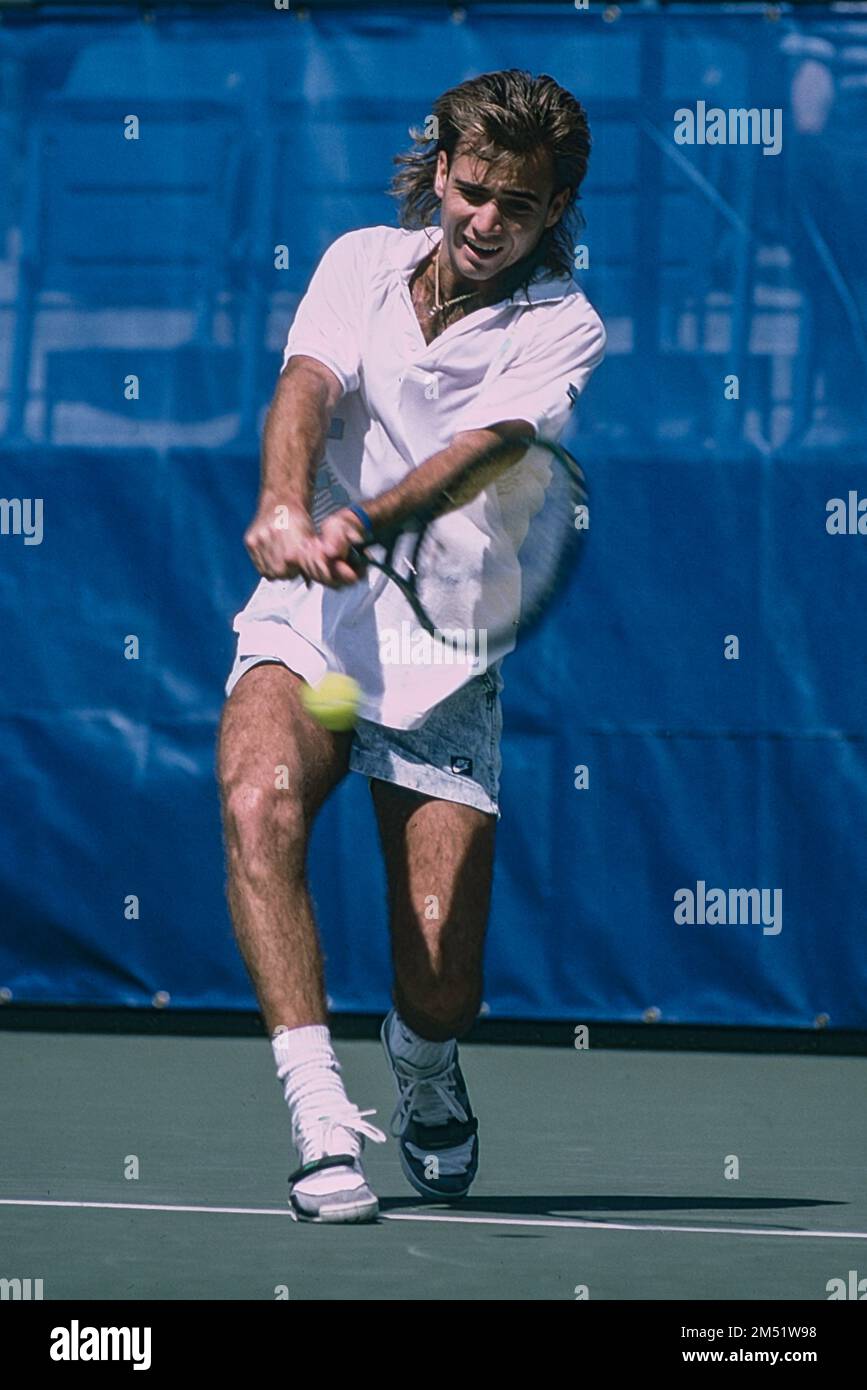 Andre Agassi (USA) en compétition à l'US Open tennis 1988. Banque D'Images