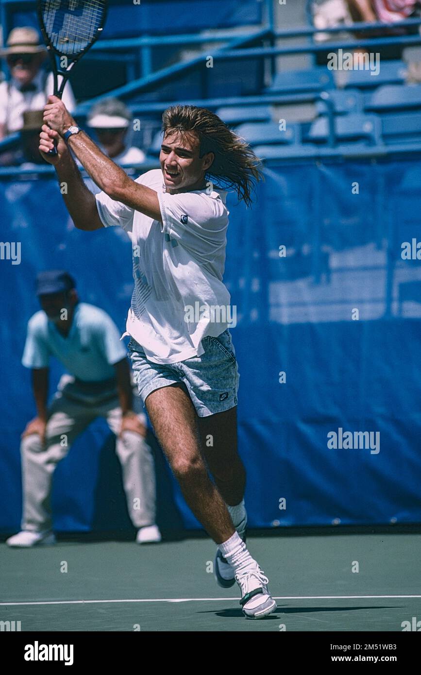 Andre Agassi (USA) en compétition à l'US Open tennis 1988. Banque D'Images