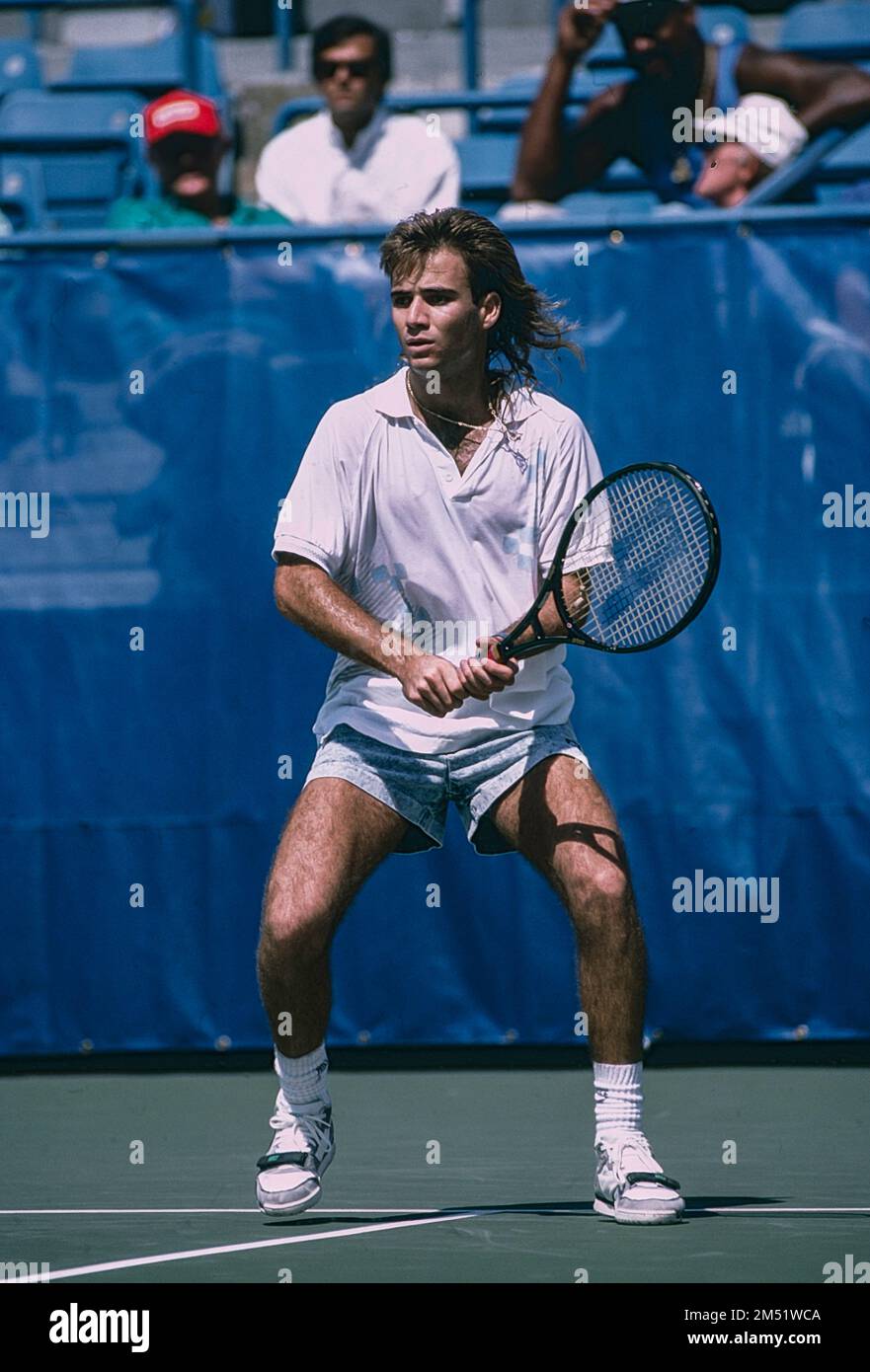 Andre Agassi (USA) en compétition à l'US Open tennis 1988. Banque D'Images