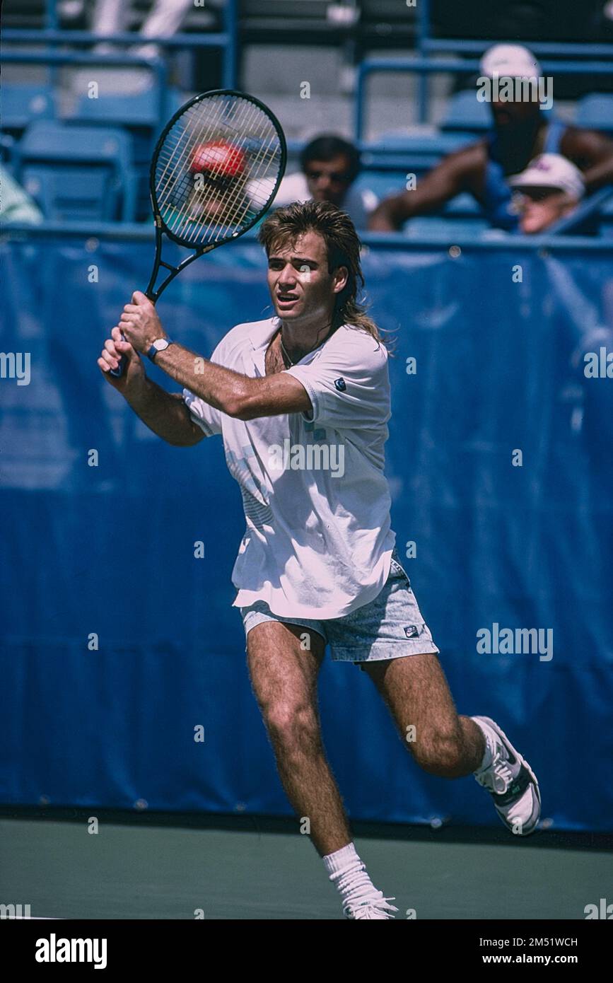 Andre Agassi (USA) en compétition à l'US Open tennis 1988. Banque D'Images