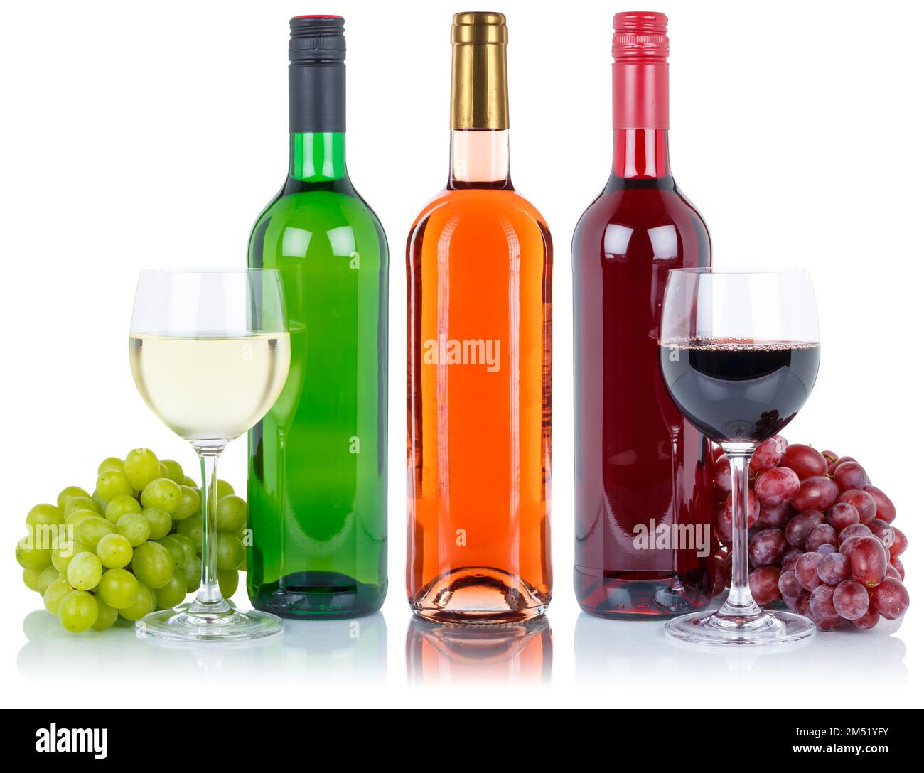 Bouteille de dégustation de vin raisin vert rose rouge et blanc isolé sur fond blanc Banque D'Images