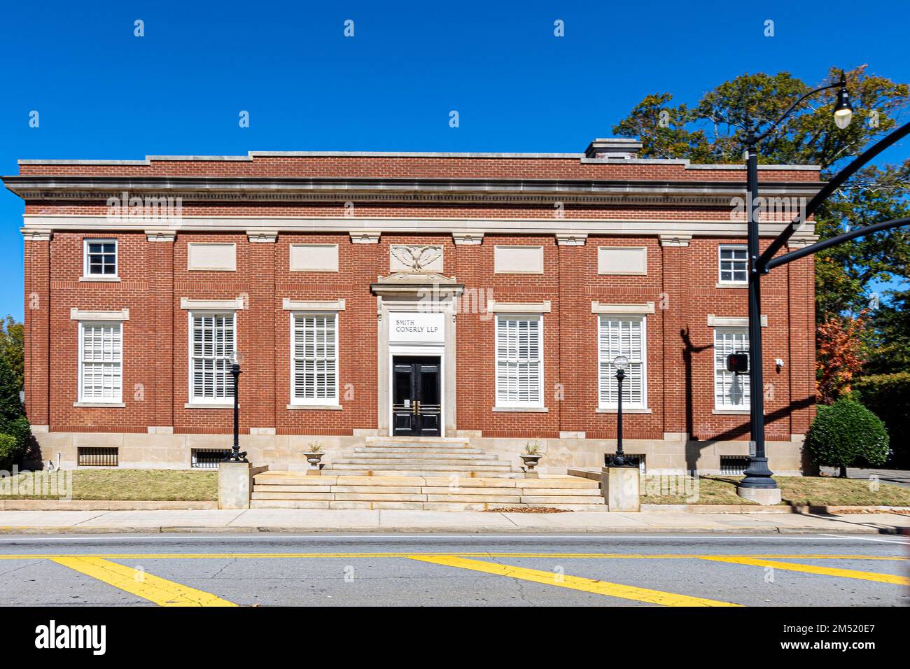 Carrollton, Géorgie, États-Unis-oct 20, 2022 : ancien bureau de poste de Carrollton construit en 1914 dans le style géorgien du renouveau, en face du palais de justice du comté de Carroll. Banque D'Images