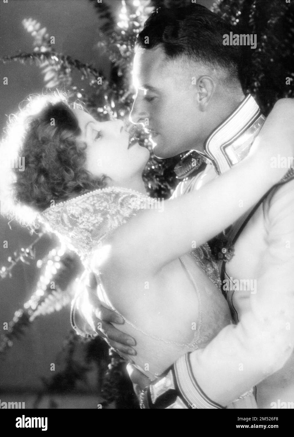 GRETA GARBO et JOHN GILBERT Portrait de CLARENCE SINCLAIR BULL en AMOUR 1927 réalisateur EDMUND GOULDING du roman Anna Karenina de Leo Tolstoy Metro Goldwyn Mayer Banque D'Images