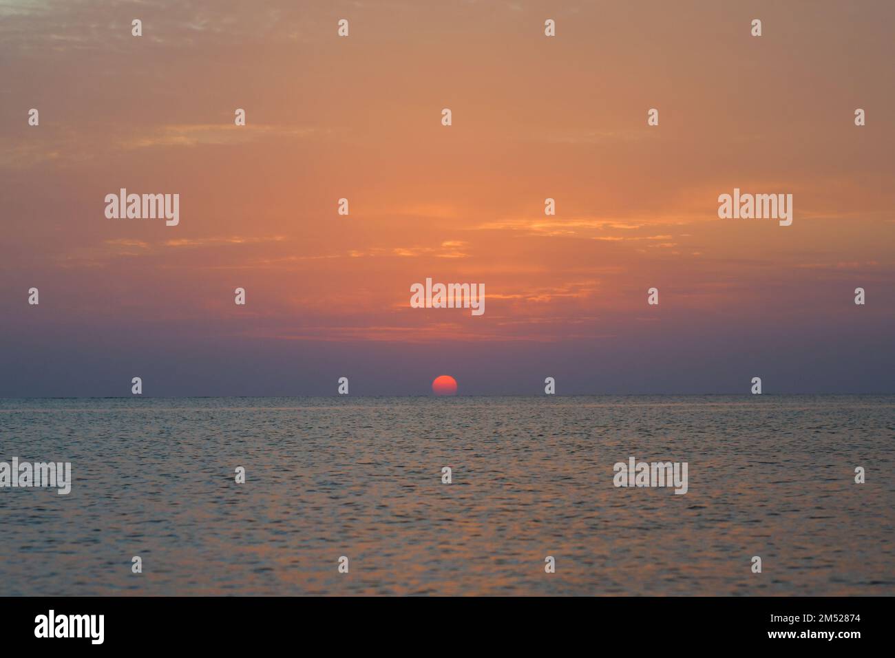 Coucher de soleil et lever de soleil sur la plage Banque D'Images