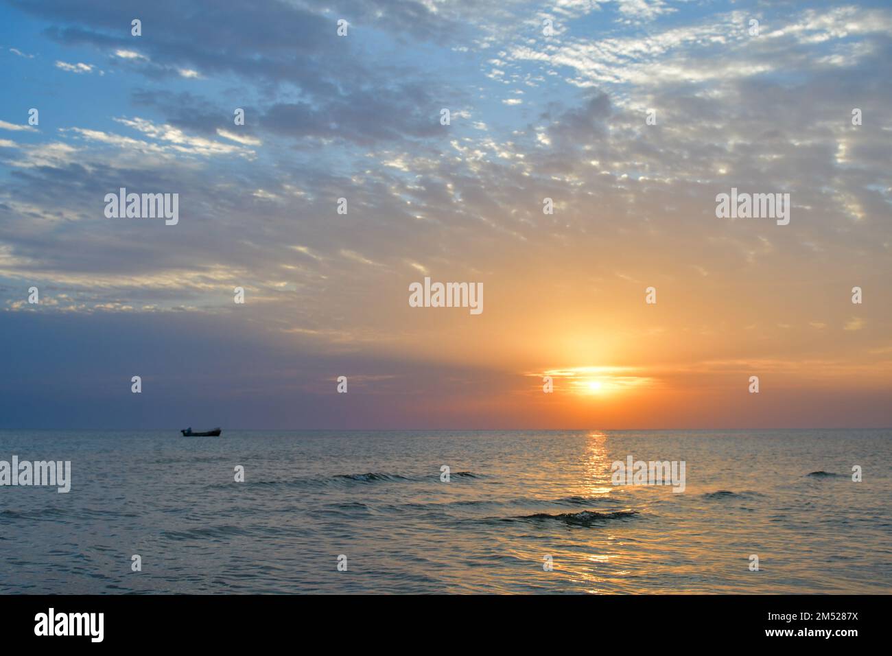 Coucher de soleil et lever de soleil sur la plage Banque D'Images