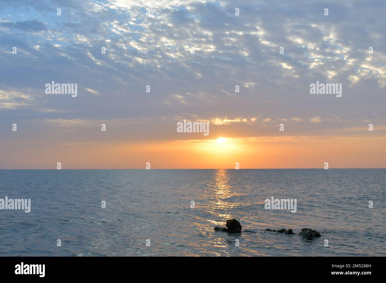 Coucher de soleil et lever de soleil sur la plage Banque D'Images