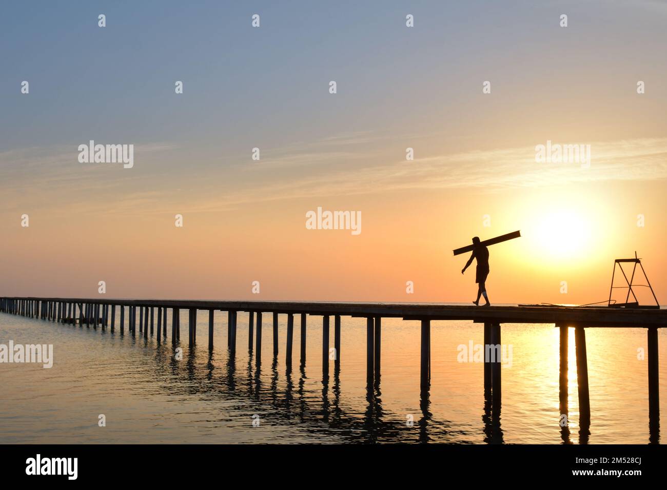 Coucher de soleil et lever de soleil sur la plage Banque D'Images