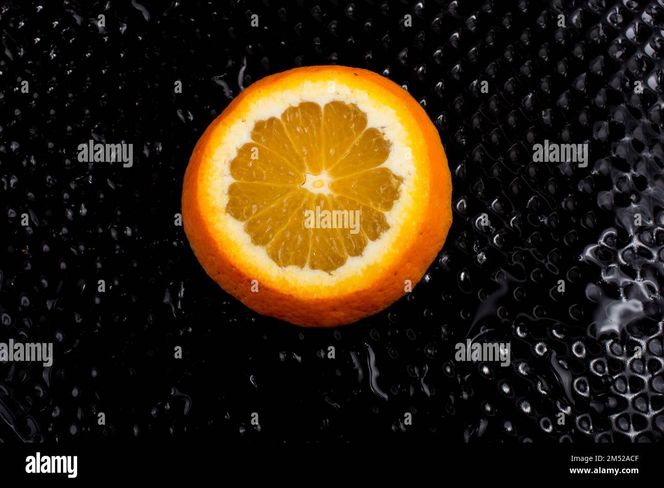 Vue d'un juteux, doux et mûr de fruits orange coupe Banque D'Images Vue d'un juteux, doux et mûr de fruits orange coupe Banque D'Images