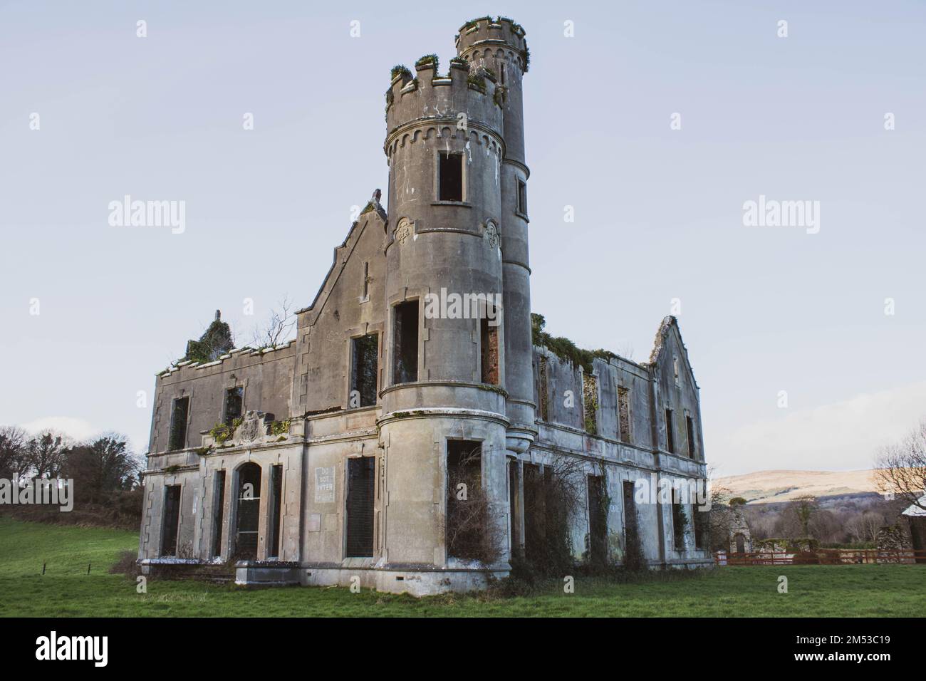 Vue panoramique sur le château d'Artdully situé dans le comté de Kenmare en Irlande Banque D'Images