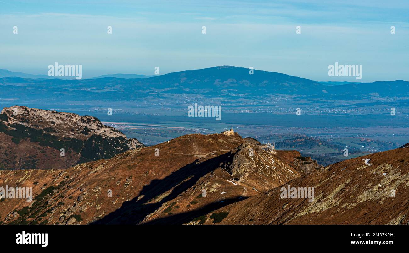 Kasprowy Wierch, Dlugi Giewont dans les montagnes des Tatras de l'Ouest et la colline de Babia Gora dans les montagnes de Beskid Zywiecki qui dure belle journée d'automne Banque D'Images