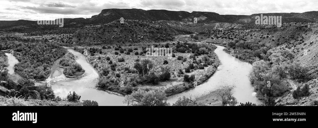 Photographie du Rio Chama, juste à l'extérieur d'Abiquiu, Nouveau-Mexique, Etats-Unis. Banque D'Images