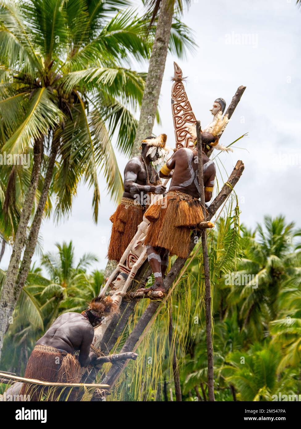 Cérémonie de la pole PES dans le village PEM, dans la région d'Asmat, en Papouasie-du-Sud, en Indonésie Banque D'Images