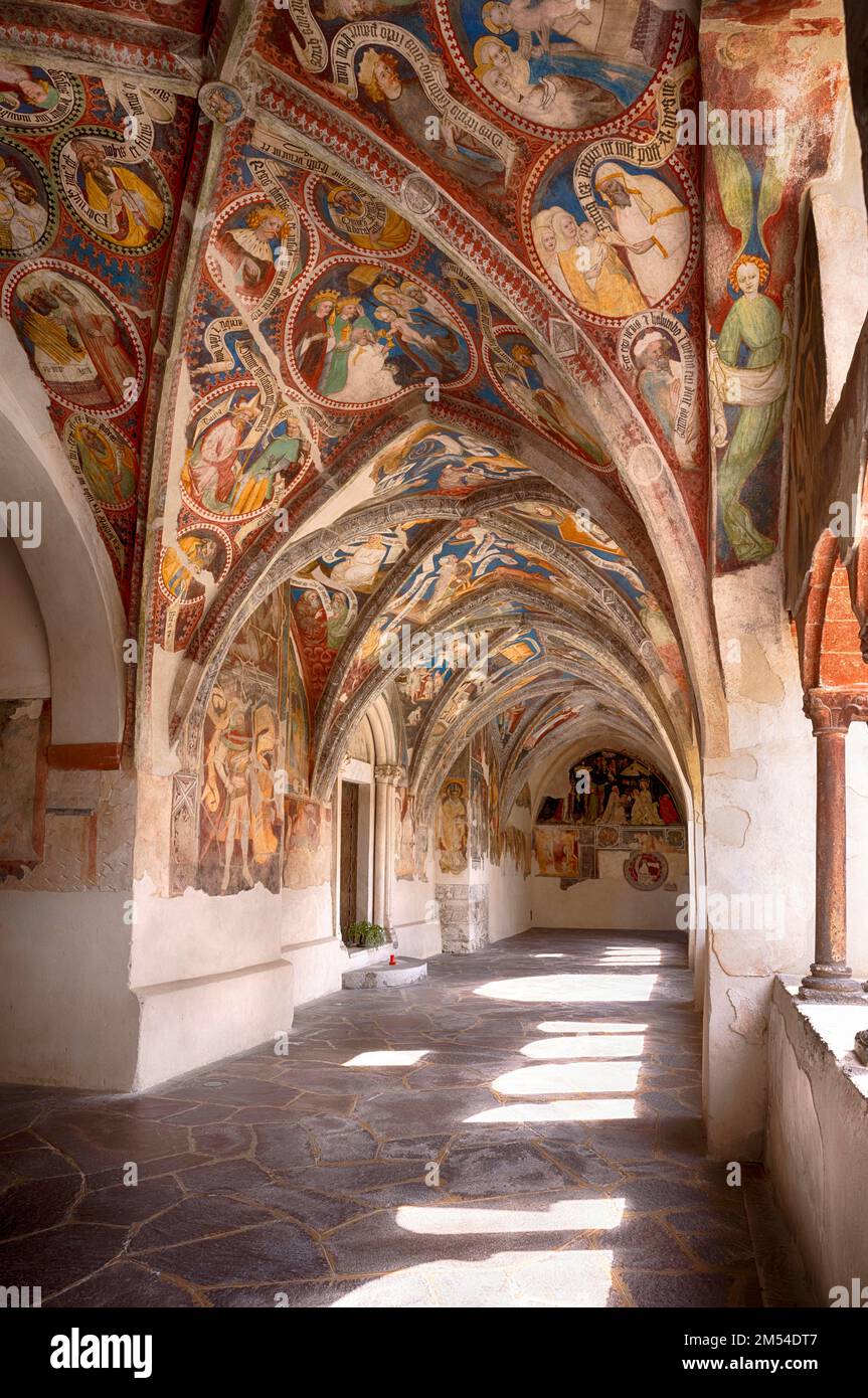 Fresques dans le cloître, cathédrale de l'Assomption de Marie et de Sainte Cassien, Cathédrale de Bressanone, Bressanone, Tyrol du Sud, Trentin, Italie Banque D'Images