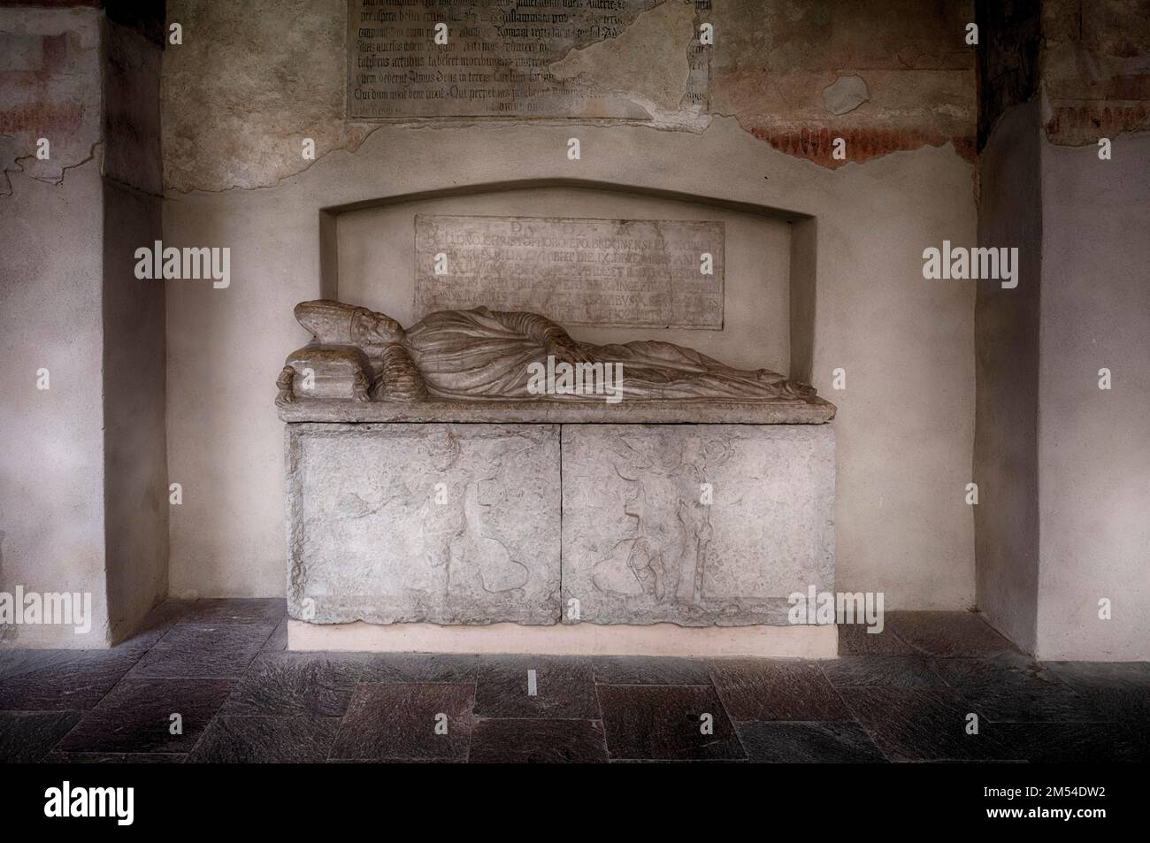 Sarcophage du prince évêque Fuchs von Fuchsberg, cloître, cathédrale de l'Assomption de la Sainte Vierge Marie et Sainte-Marie Cassien, Bressanone Banque D'Images