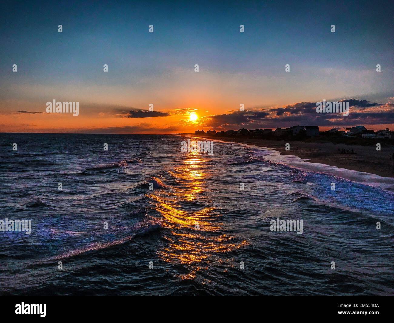 Coucher de soleil sur la plage Emerald Isle, NC Banque D'Images Coucher de soleil sur la plage Emerald Isle, NC Banque D'Images
