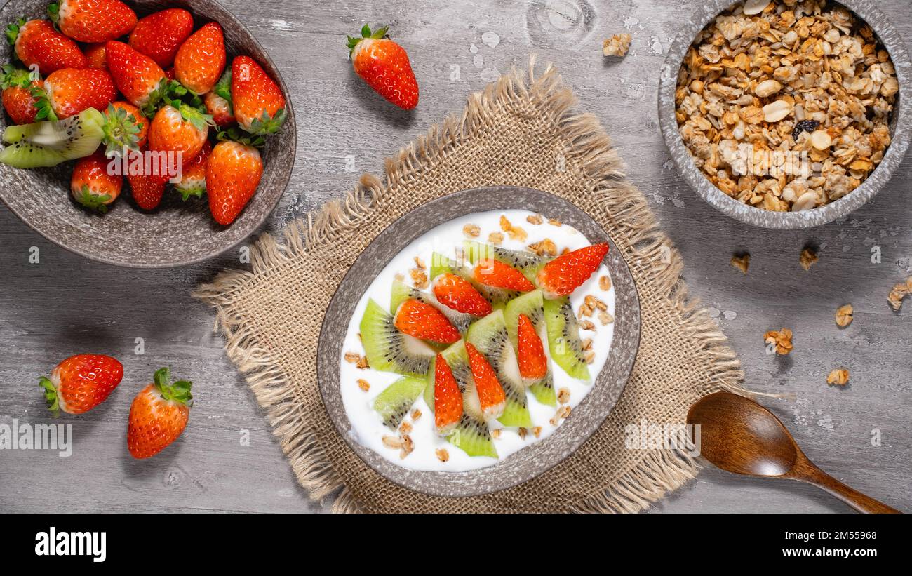 Drôle d'arbre de Noël comestibles, idée pour les enfants déjeuner de Noël Banque D'Images