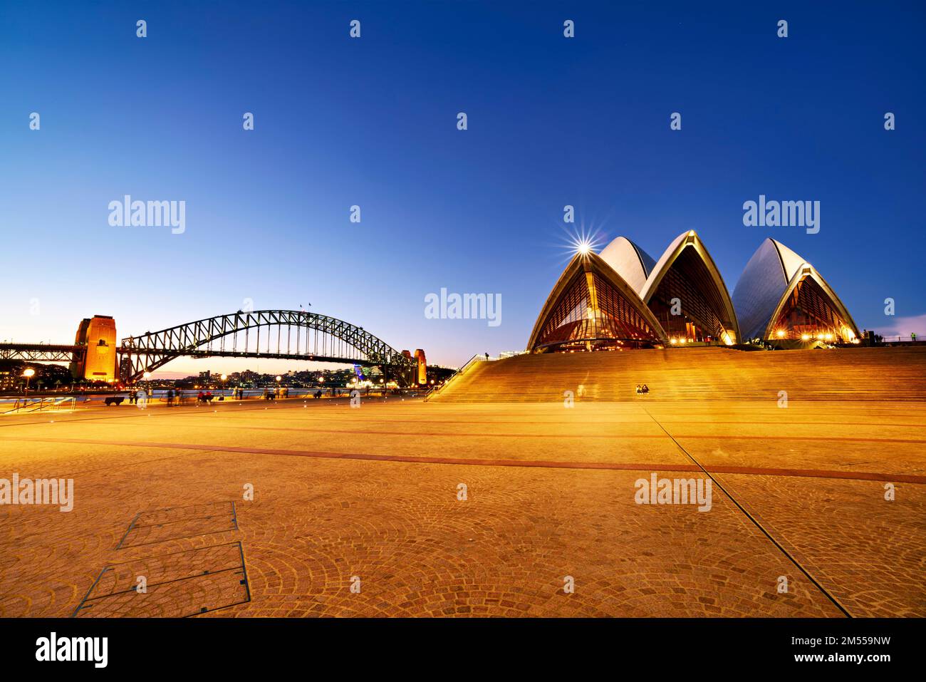 Sydney. Nouvelle-Galles du Sud. Australie. L'Opéra au coucher du soleil et le pont du port Banque D'Images