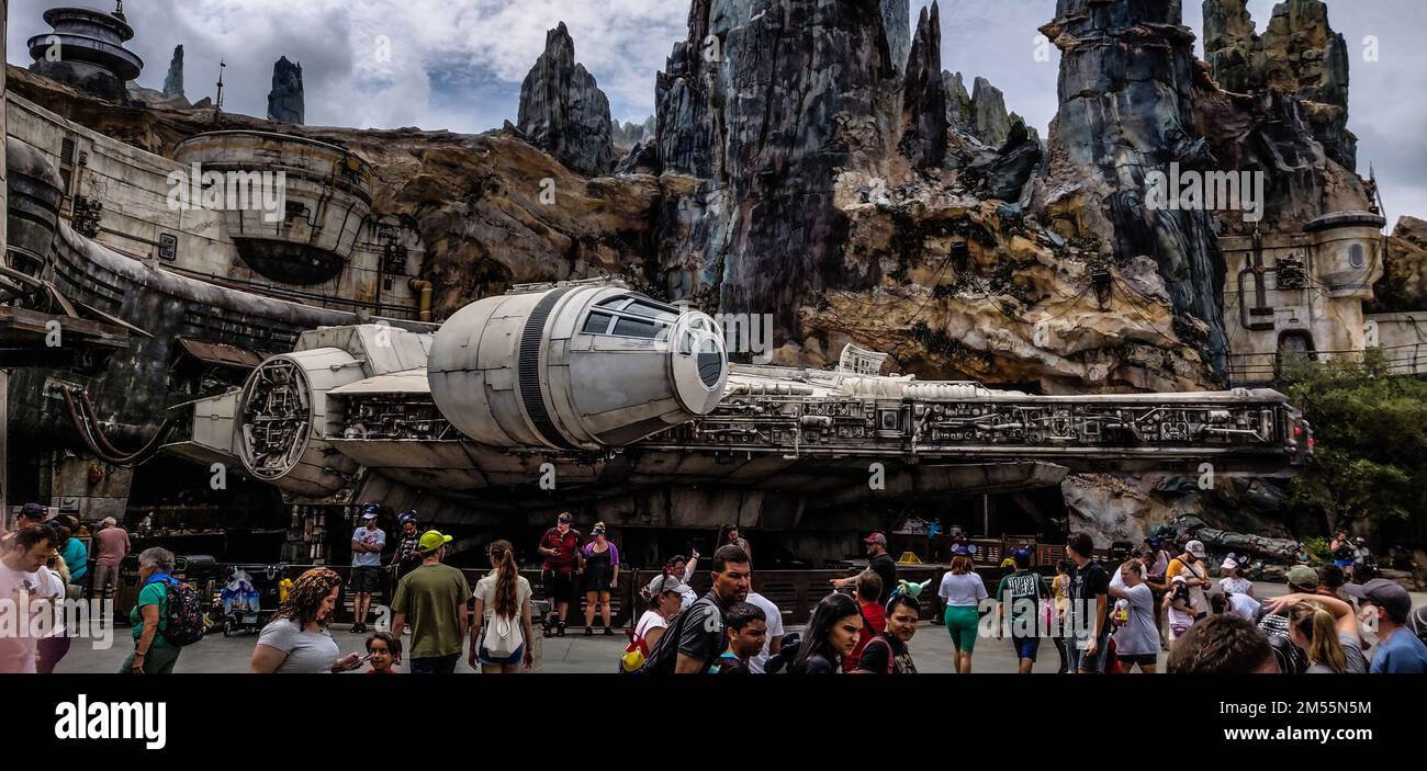 Une photo panoramique des studios Hollywood du Galaxy's Edge Disney à Orlando, en Floride Banque D'Images