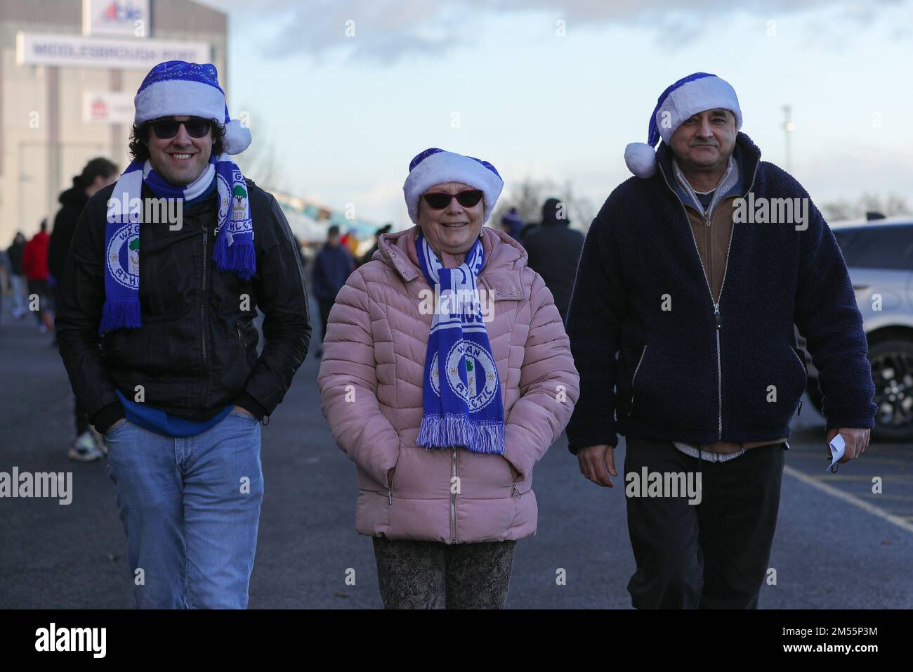 Les supporters de Wigan Athletic arrivent au stade Riverside avant le match de championnat Sky Bet Middlesbrough vs Wigan Athletic au stade Riverside, Middlesbrough, Royaume-Uni, 26th décembre 2022 (photo de James Heaton/News Images) Banque D'Images