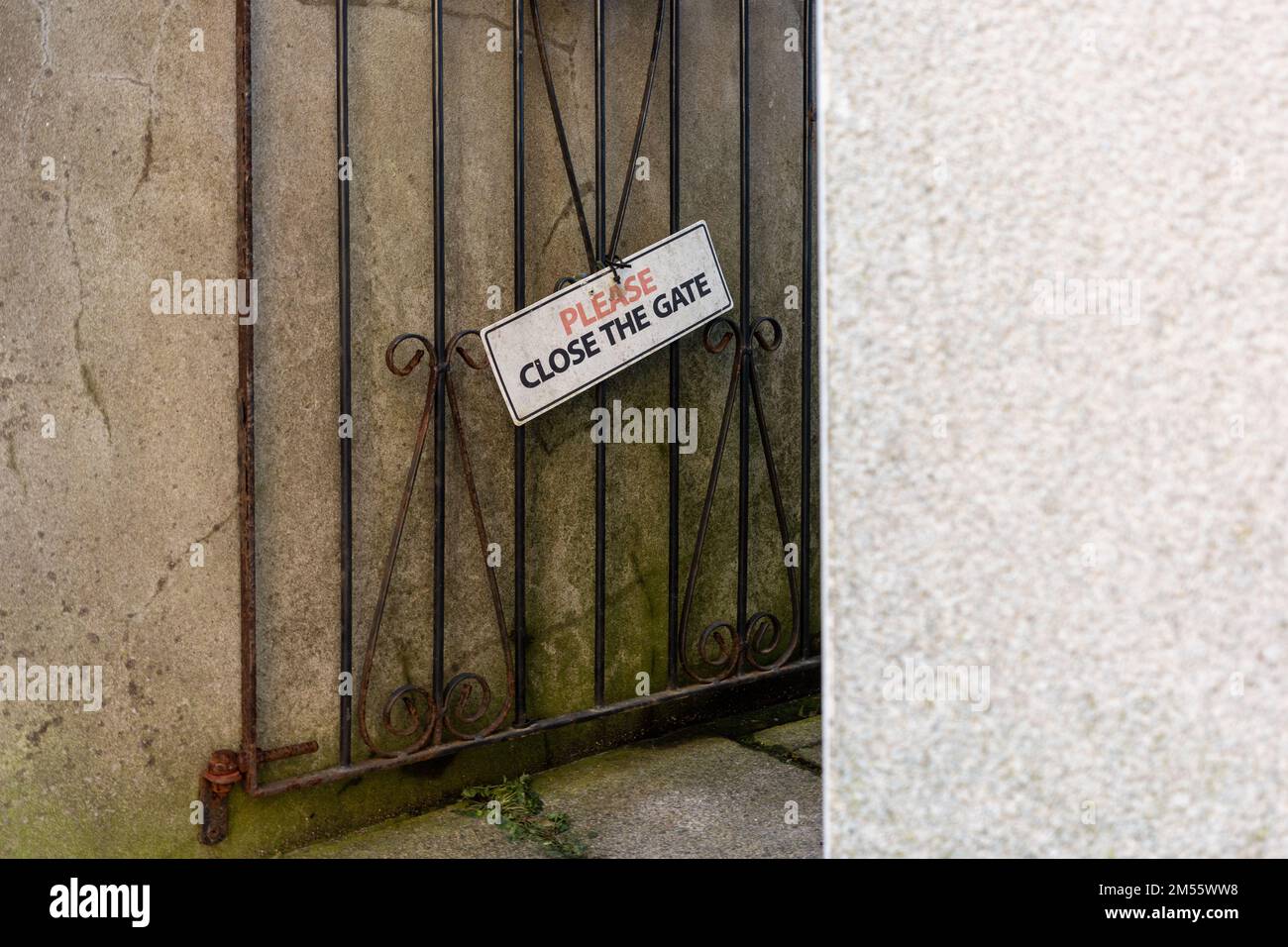 Keep out sign house Banque de photographies et d’images à haute
