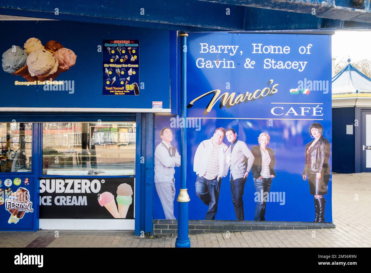 Gavin et Stacey,photo Opportunity, at, Marco's Cafe,in,at,on,Barry,Barry Island,Barry Island,Barry Island est un quartier, péninsule et, bord de mer, station balnéaire, faisant partie de la ville de Barry dans la vallée de Glamourgan, au sud du pays de Galles. Il porte le nom du 6th siècle Saint Baruc.Wales,Welsh,United Kingdom,UK,Great Britain,British,Europe,European Banque D'Images