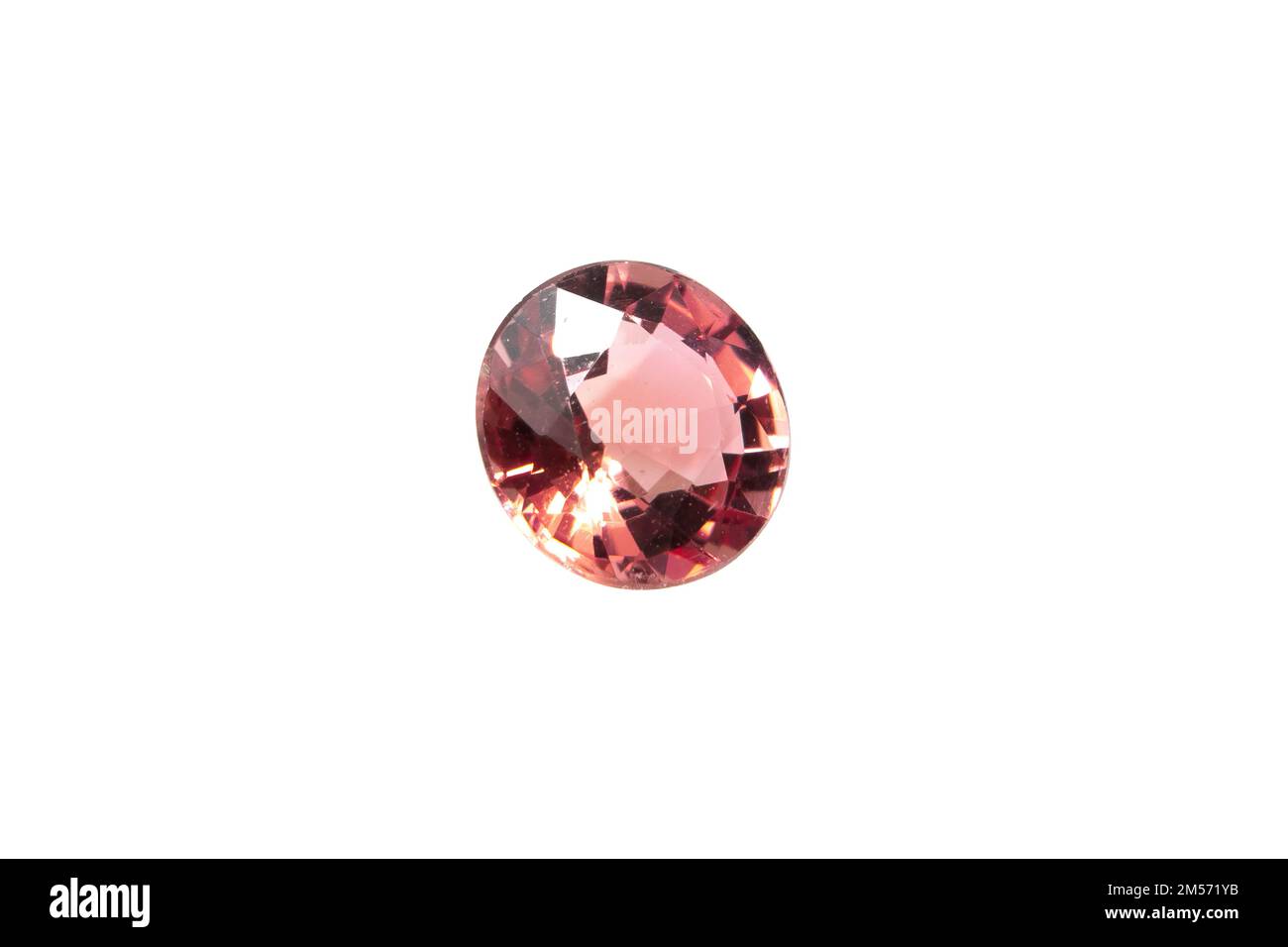 Rubellite tourmaline en pierre précieuse naturelle sur fond blanc Banque D'Images