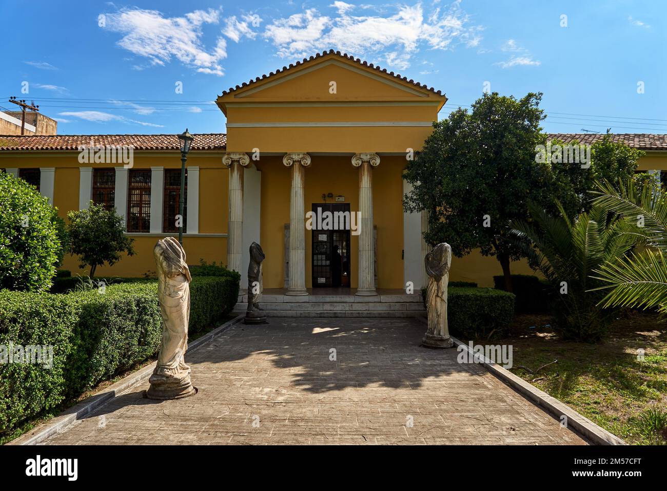 Vue extérieure du musée archéologique de Sparta situé dans la ville de Sparta, Laconia, Grèce. Il abrite des milliers de découvertes de l'ancienne Acropole o Banque D'Images