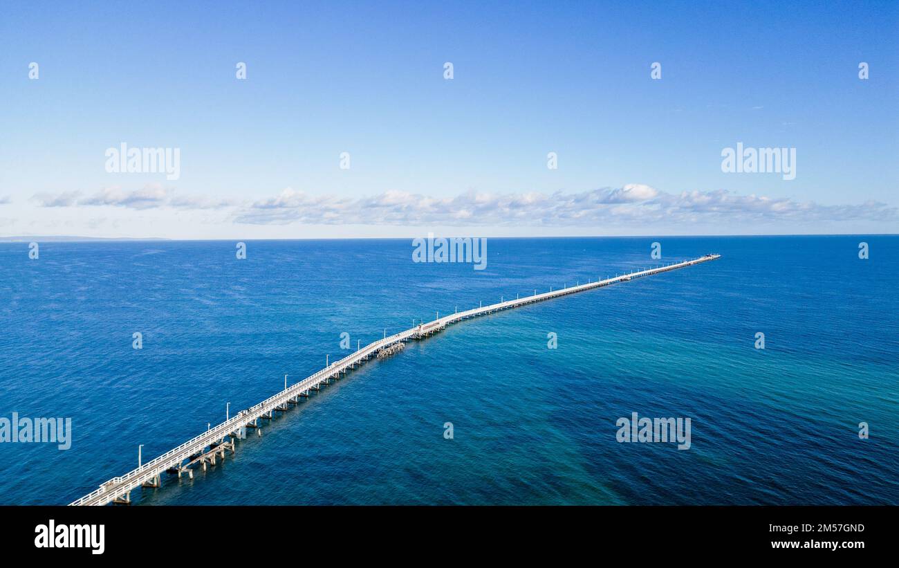 Une vue aérienne de la jetée de Busselton lors d'une journée ensoleillée à Busselton, en Australie Banque D'Images