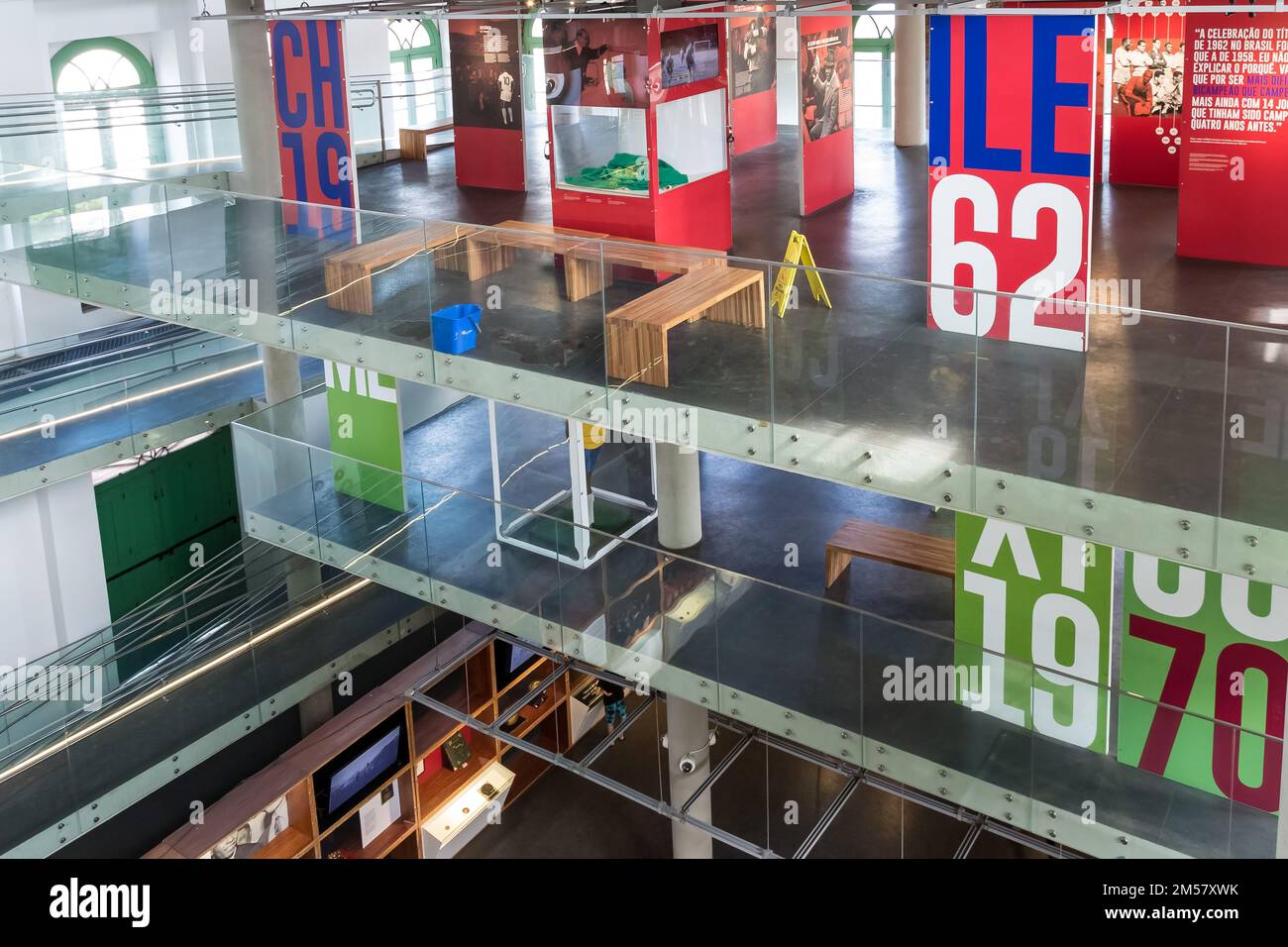 Détail architectural du Museuu Pelé, musée dédié à la carrière de l'ancien joueur Pelé situé dans la ville de Santos, Brésil Banque D'Images