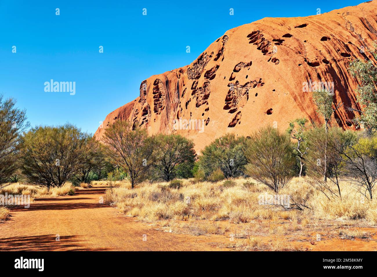 Randonnée dans Uluru Ayers Rock. Territoire du Nord. Australie Banque D'Images