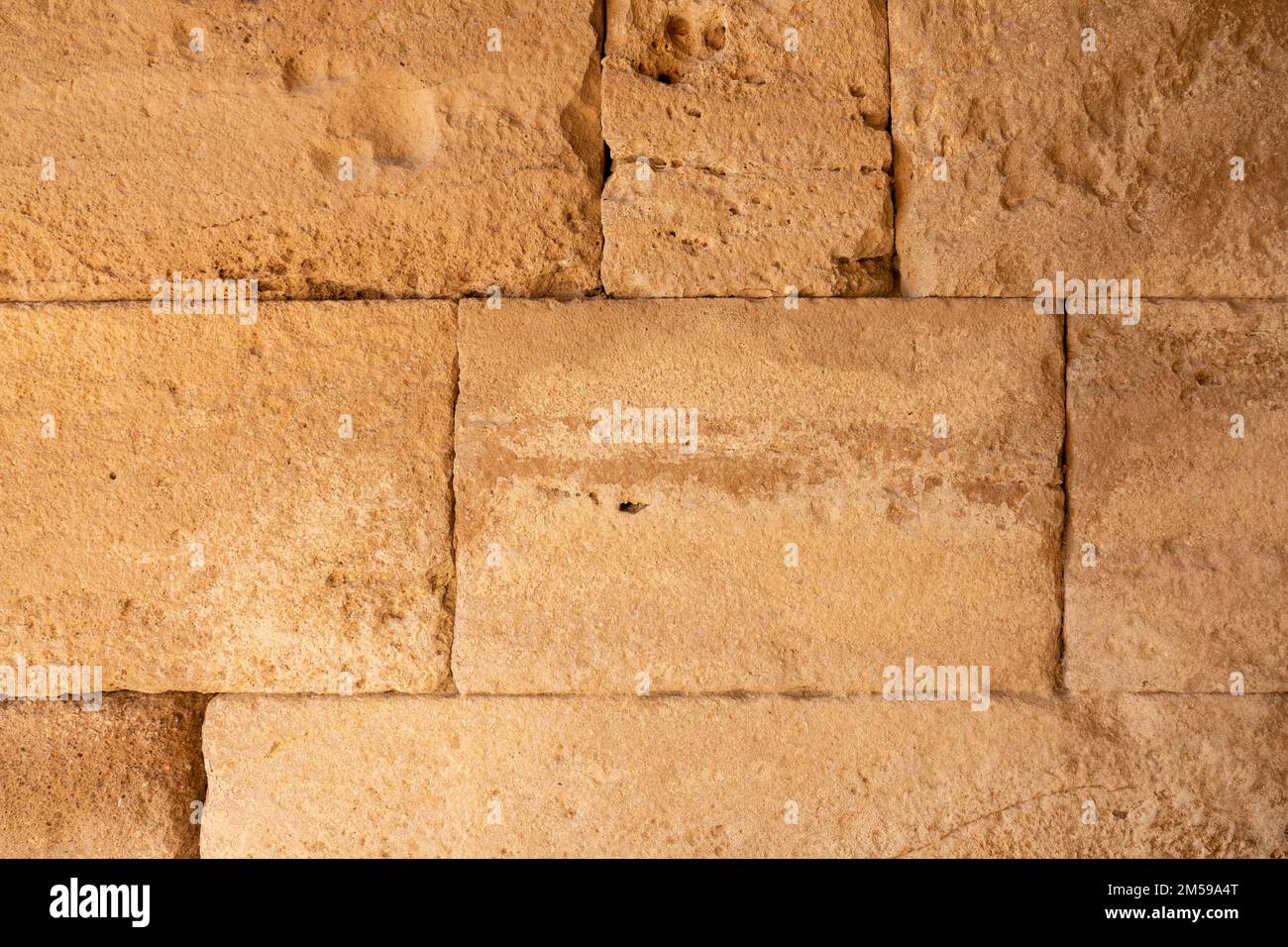 Vestiges d'un ancien mur fait à la main. texture grunge. arrière-plan abstrait. Banque D'Images