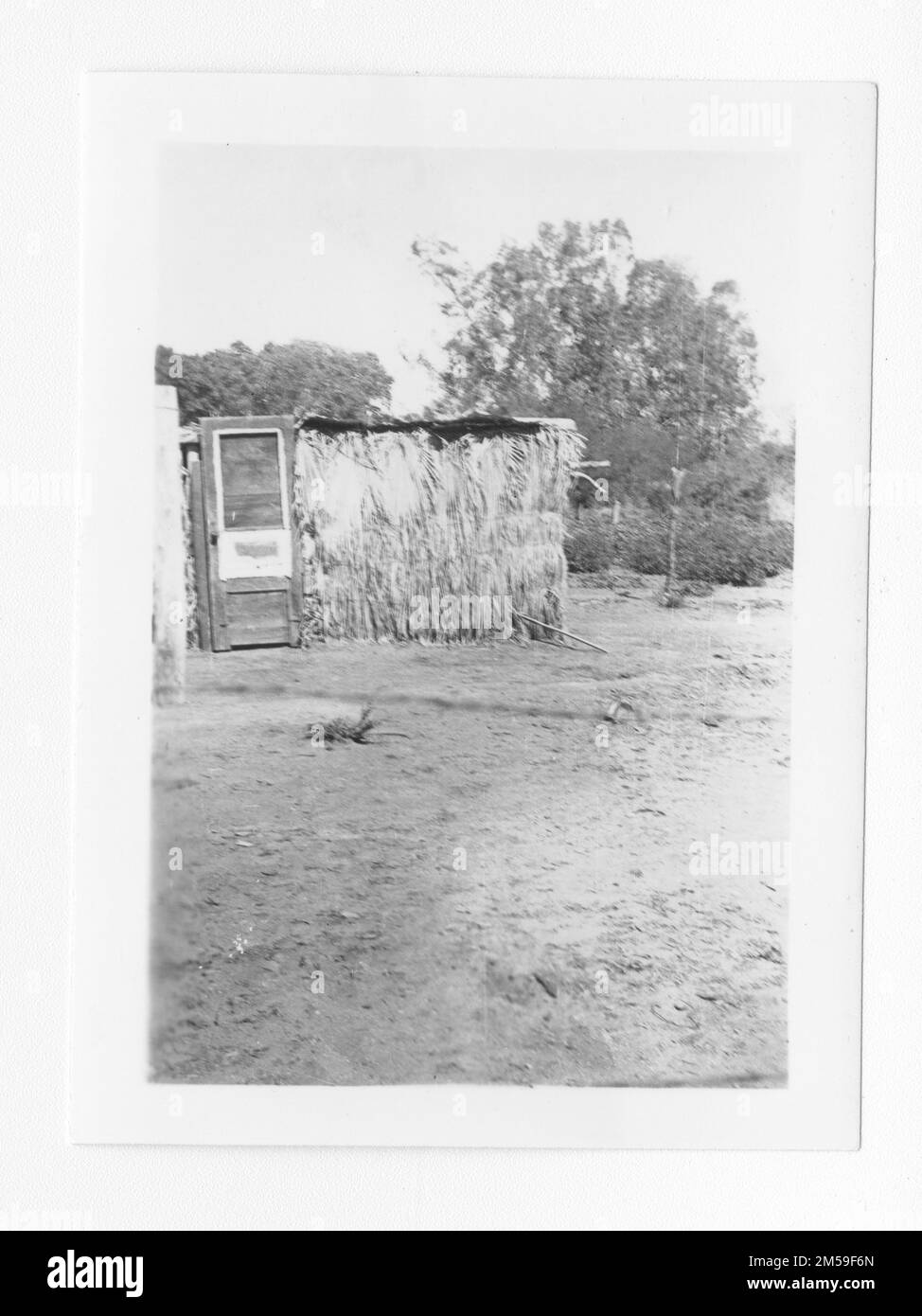 Légende originale: 'IR&R Bob Arenas (vieille maison) '. 1936 - 1942. Région du Pacifique (Riverside, CA). Impression photographique. Département de l'intérieur. Bureau des affaires indiennes. Agence de la mission. 11/15/1920-6/17/1946. Photographies Banque D'Images