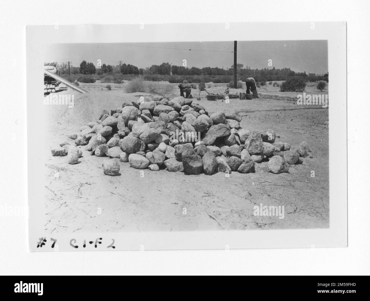 Légende originale: 'Pile of Rocks'. 1936 - 1942. Région du Pacifique (Riverside, CA). Impression photographique. Département de l'intérieur. Bureau des affaires indiennes. Agence de la mission. 11/15/1920-6/17/1946. Photographies Banque D'Images