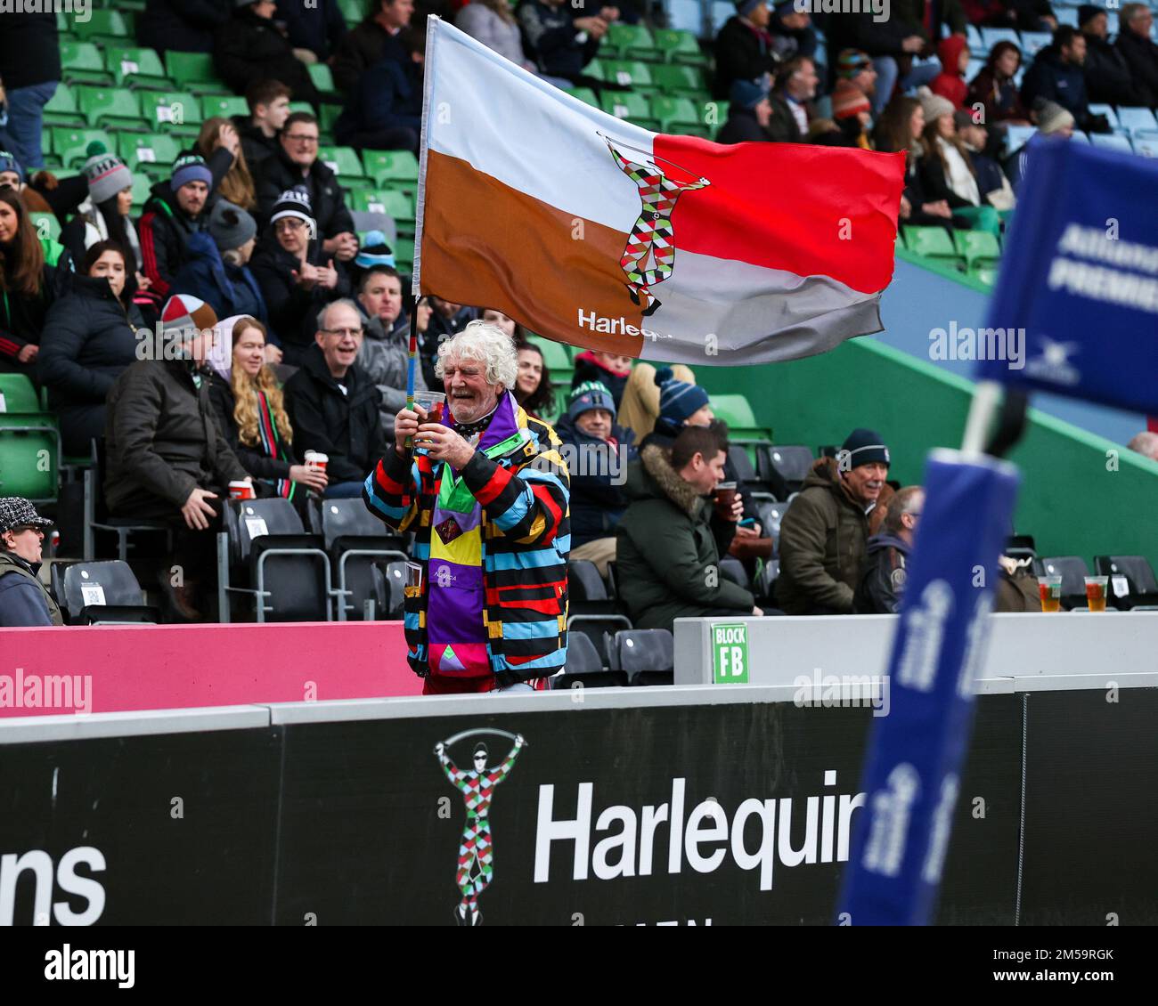 Un fan des femmes Harlequins lors du match des femmes Allianz Premier 2022 Harlequins Women contre Bristol Bears Women à Twickenham Stoop , Londres, Royaume-Uni, 27th décembre (photo de Nick Browning/News Images) Banque D'Images