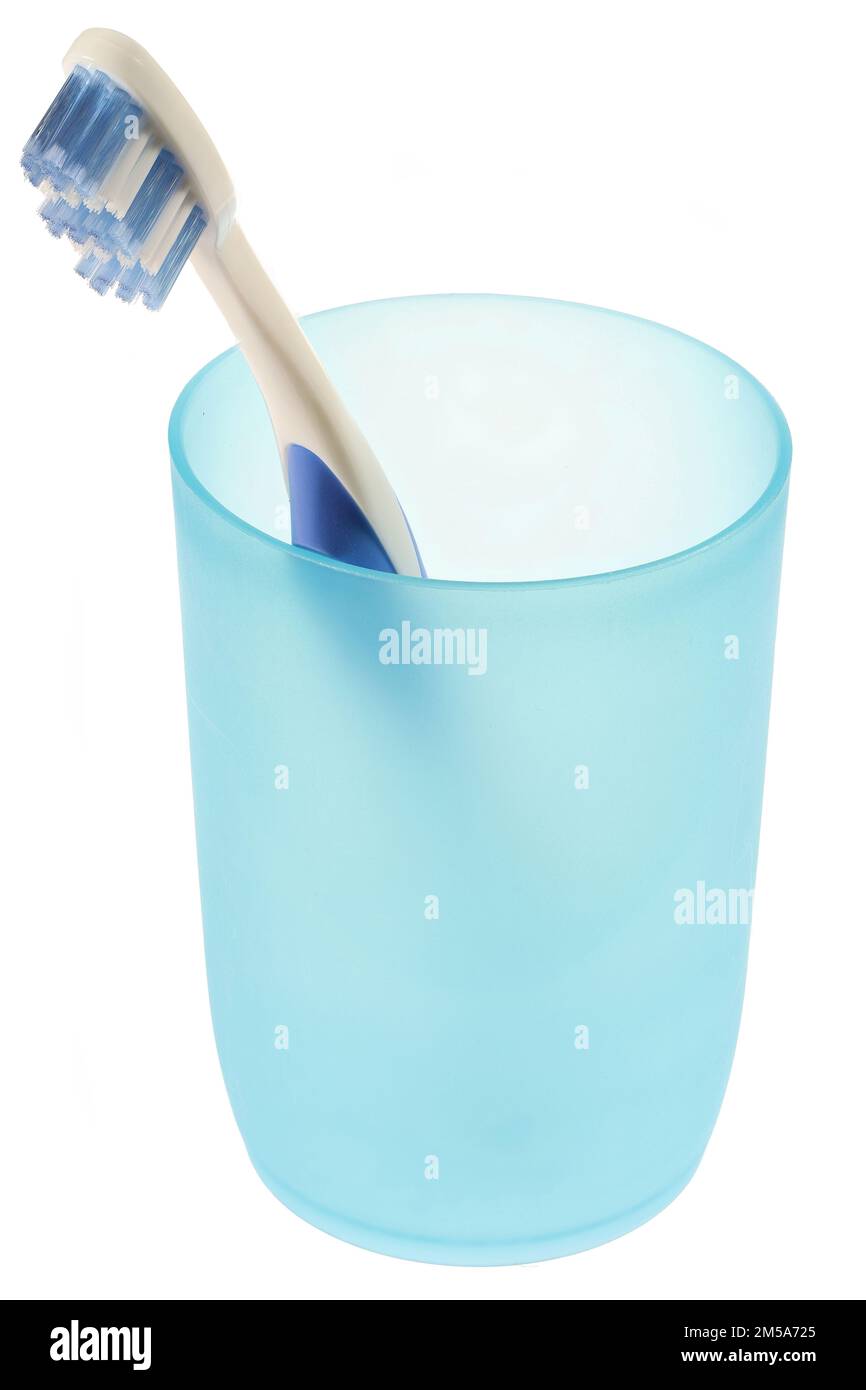 brosse à dents en mug isolée sur fond blanc Banque D'Images