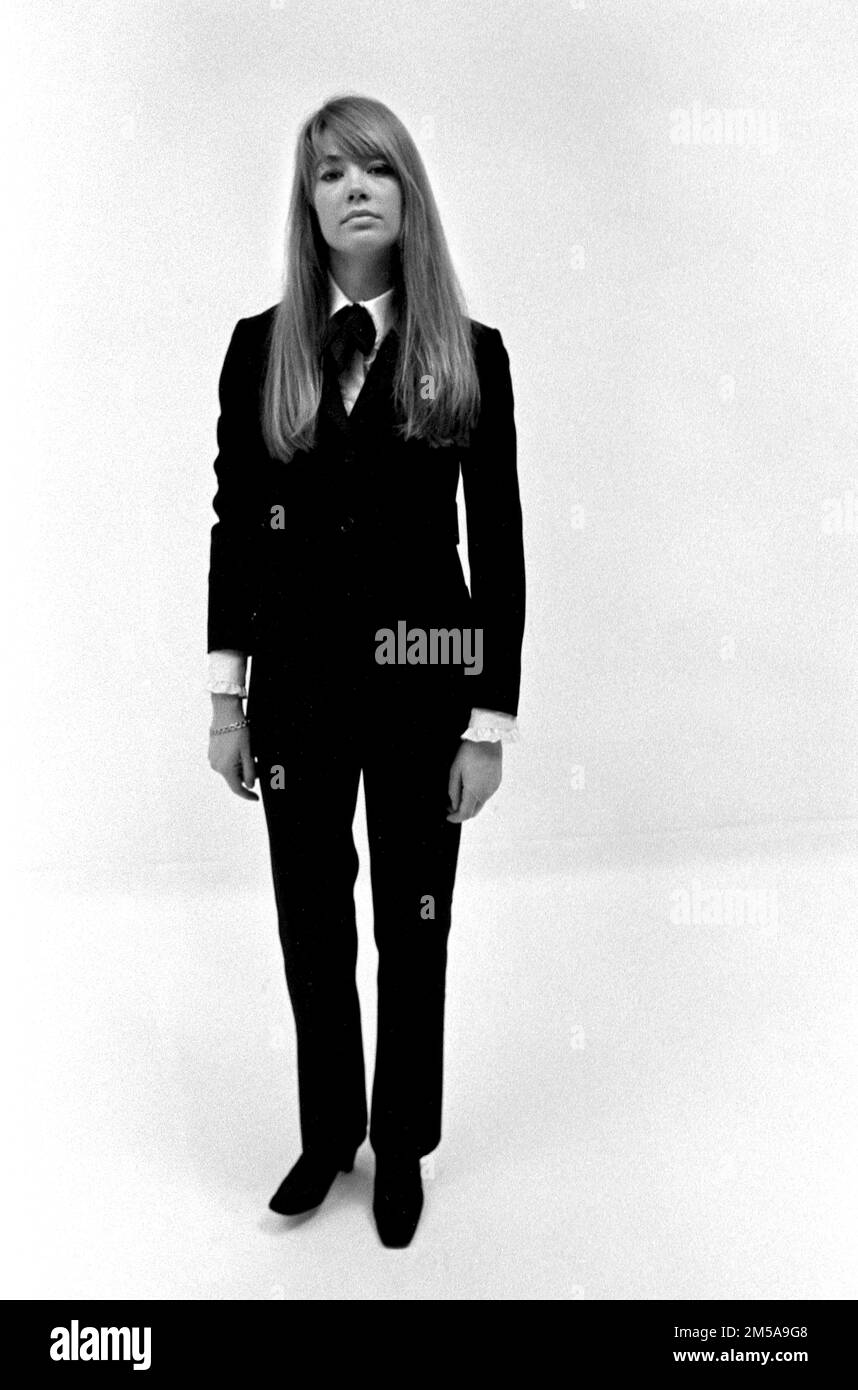 Françoise Hardy. Portrait de la chanteuse/auteure-compositrice française Françoise Madeleine Hardy (né en 1944), 1966. Banque D'Images