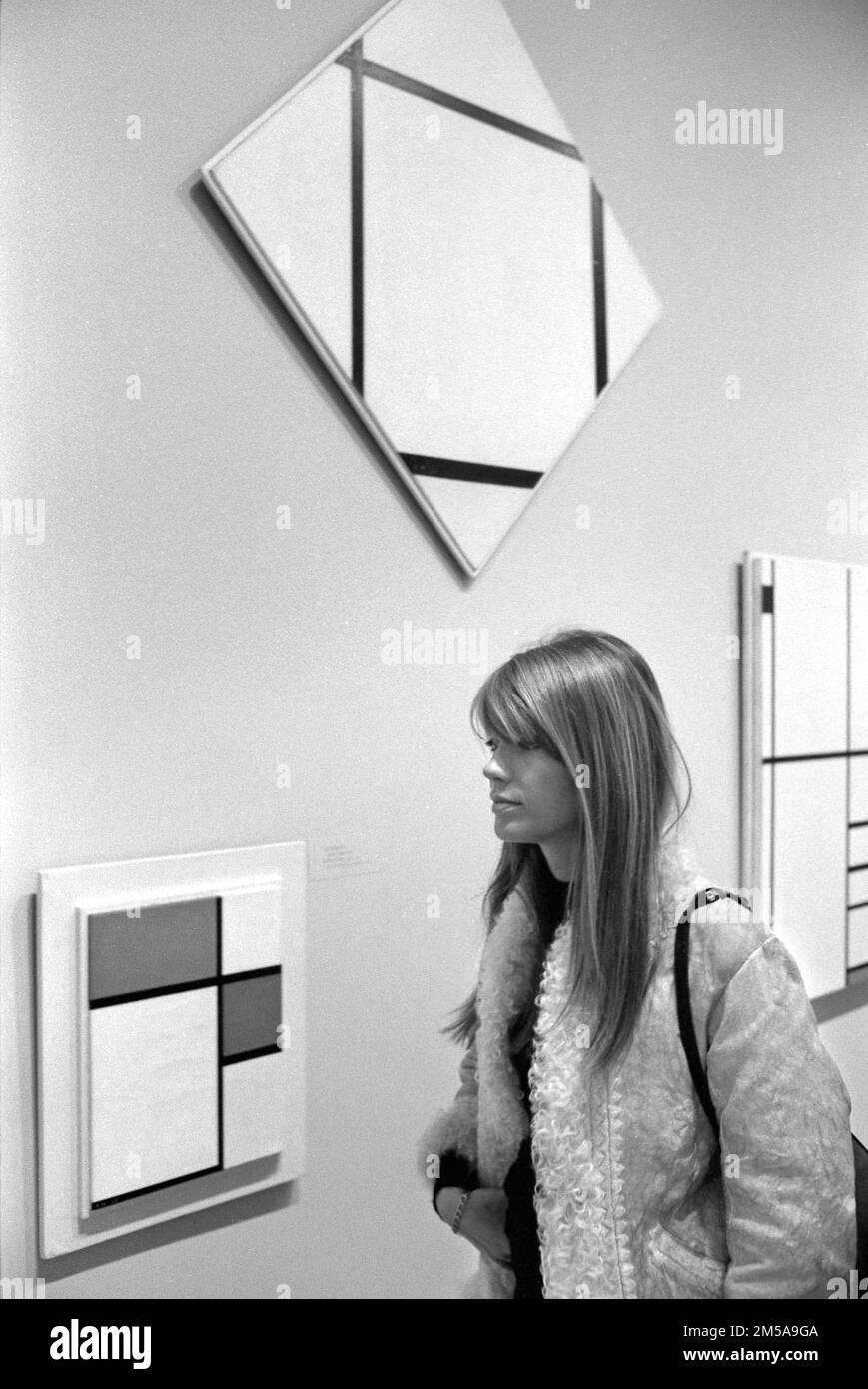 Françoise Hardy. Portrait de la chanteuse/auteure-compositrice française Françoise Madeleine Hardy (né en 1944), 1966. Banque D'Images