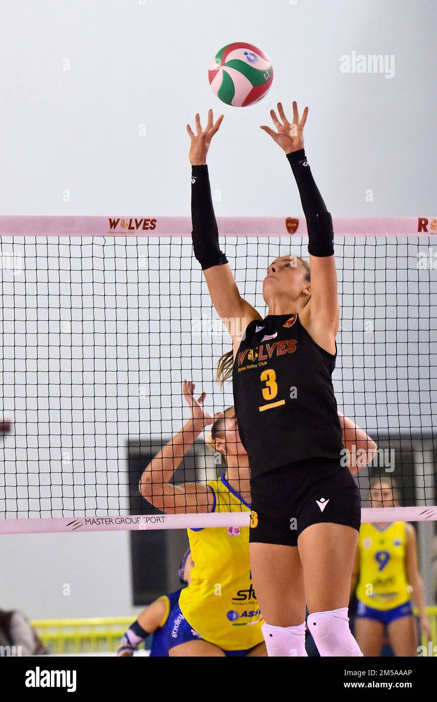 Guidonia, Italie. 26th décembre 2022. Marta Bechis de Roma Volley Club pendant la 12th journée du championnat de volleyball féminin A2 entre Roma Volley Club - Assitec Volleyball Sant'Elia, 26 décembre 2022, Guidonia, Rome, italie (Credit image: © Domenico Cippitelli/Pacific Press via ZUMA Press Wire) Banque D'Images