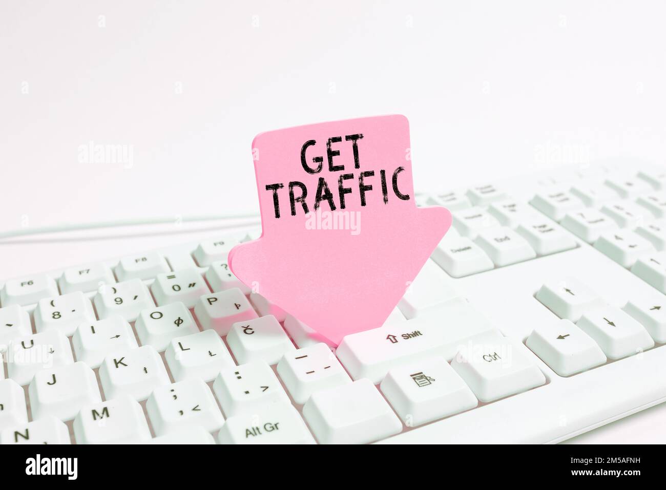 Légende conceptuelle : trafic. Mot pour la quantité de données envoyées et reçues par les visiteurs d'un site Web Banque D'Images