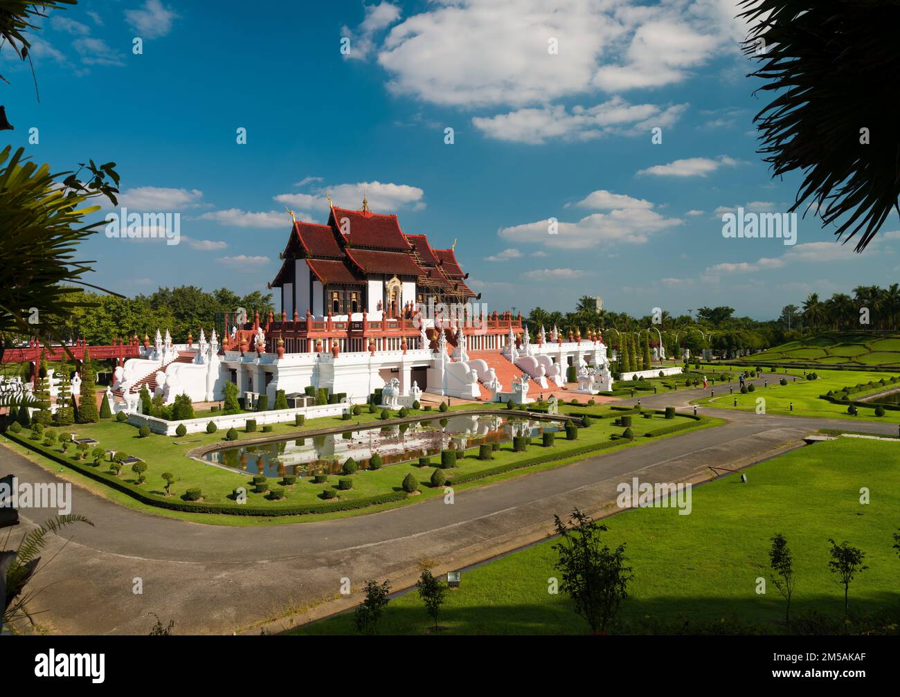 Province de Chiang Mai, Parc Royal Flora Ratchaphruek. Le temple du Grand Pavillon (Hor Kam Luang). Chiang Mai, Thaïlande Banque D'Images