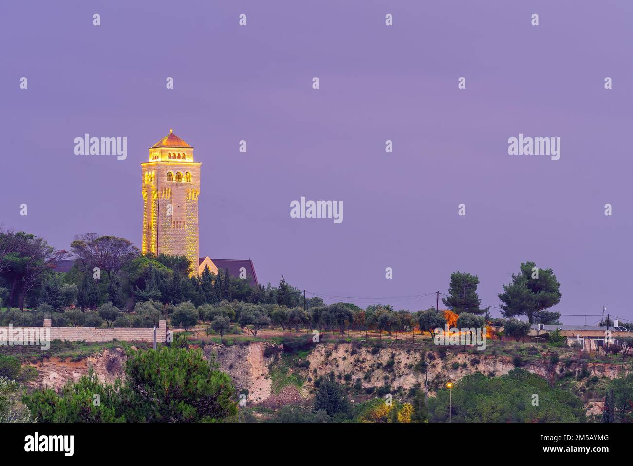 Vue au coucher du soleil sur l'église luthérienne de l'Ascension (Augusta Victoria), à Jérusalem, en Israël Banque D'Images