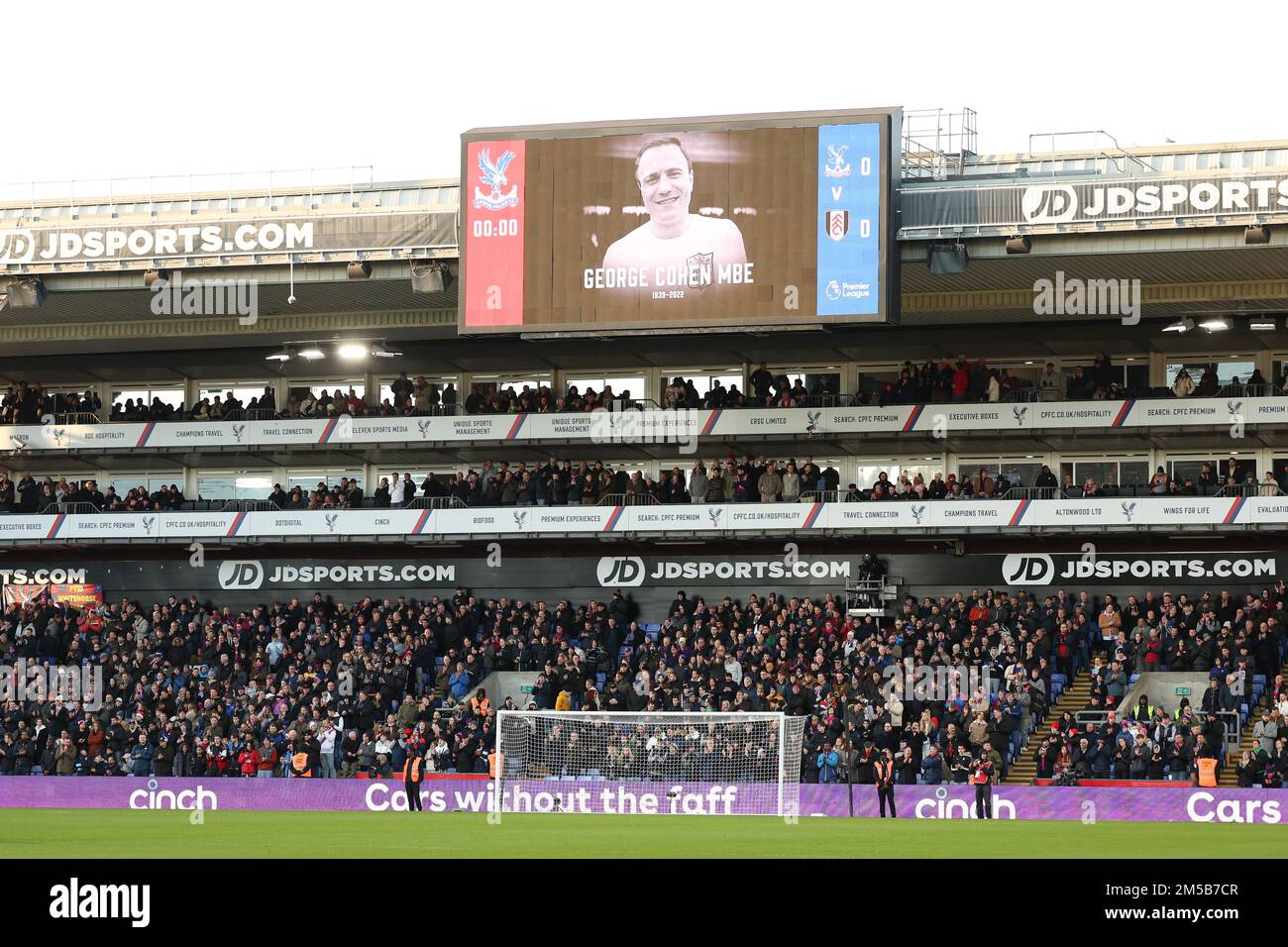 Londres, Royaume-Uni. 27th décembre 2022. Quelques applaudissements ont été applaudissements pour le décès de George Cohen, Fulham et le joueur d'Angleterre et vainqueur de la coupe du monde 1966, lors du match de la Premier League entre Crystal Palace et Fulham à Selhurst Park, Londres, Angleterre, le 26 décembre 2022. Photo de Ken Sparks. Utilisation éditoriale uniquement, licence requise pour une utilisation commerciale. Aucune utilisation dans les Paris, les jeux ou les publications d'un seul club/ligue/joueur. Crédit : UK Sports pics Ltd/Alay Live News Banque D'Images