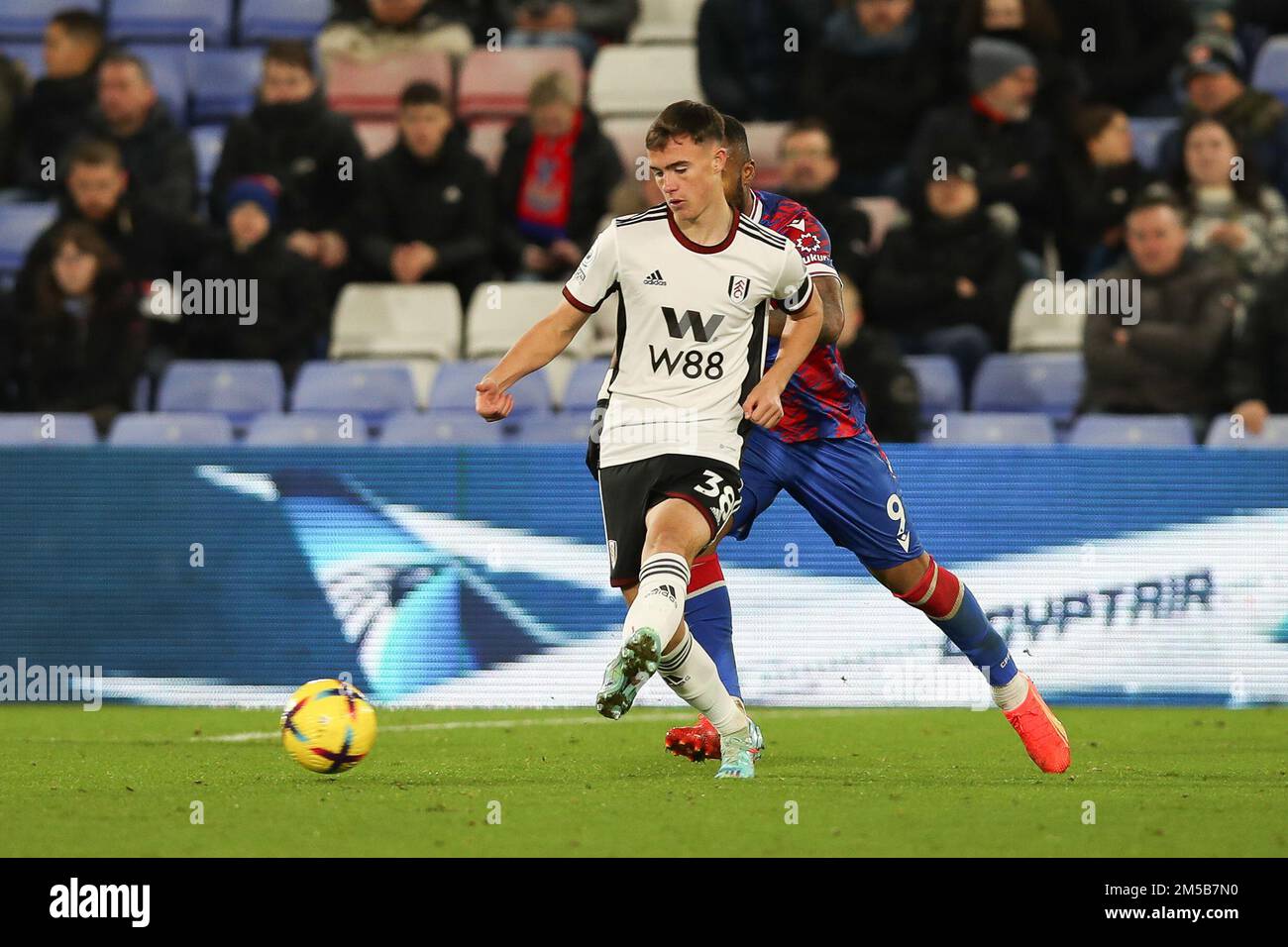 Londres, Royaume-Uni. 27th décembre 2022. Luke Bernard Harris, de Fulham, lors du match de la Premier League entre Crystal Palace et Fulham à Selhurst Park, Londres, Angleterre, le 26 décembre 2022. Photo de Ken Sparks. Utilisation éditoriale uniquement, licence requise pour une utilisation commerciale. Aucune utilisation dans les Paris, les jeux ou les publications d'un seul club/ligue/joueur. Crédit : UK Sports pics Ltd/Alay Live News Banque D'Images