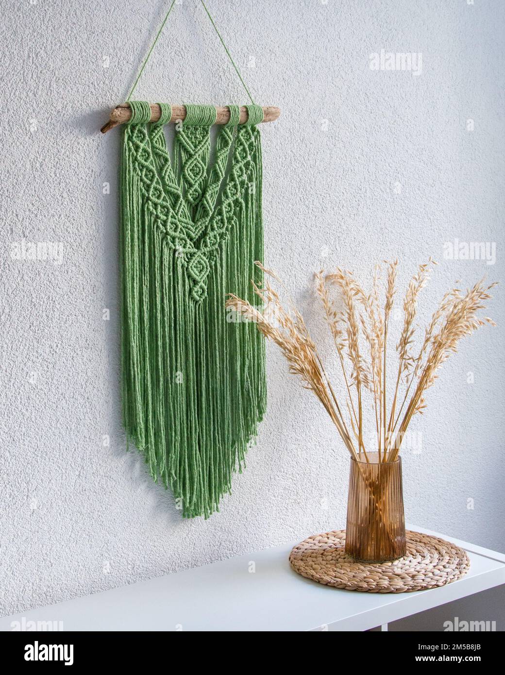 Décoration murale en Macrame vert, intérieur bohémien Banque D'Images