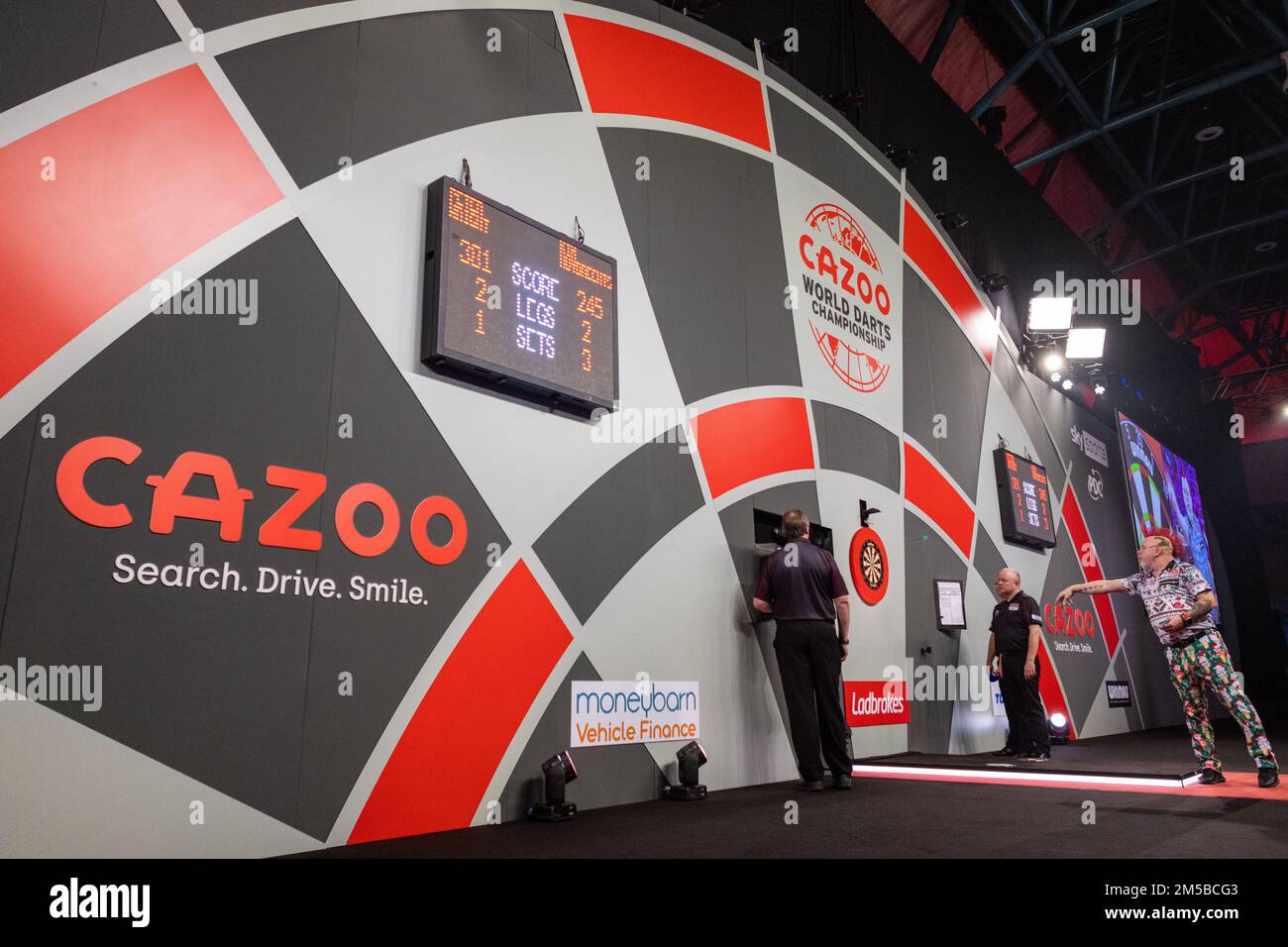 Peter Wright en action pendant le dixième jour du Championnat du monde des fléchettes de Cazoo à Alexandra Palace, Londres. Date de la photo: Mardi 27 décembre 2022. Banque D'Images