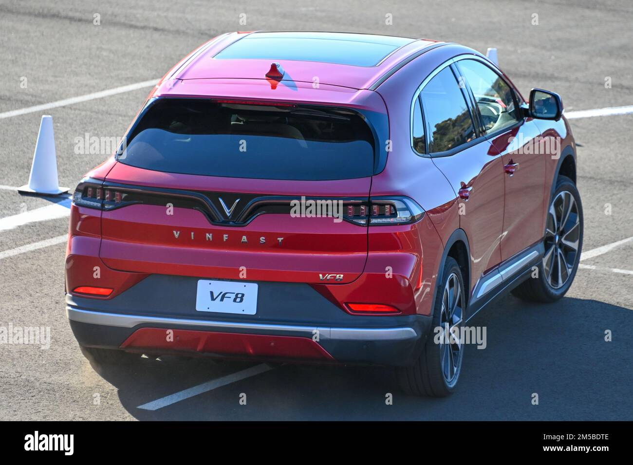 Une voiture électrique VF 8 eSUV vietnamienne fabriquée lors d'une session d'essai routier le samedi 10 décembre 2022, à San Diego, en Californie. (Dylan Stewart/image de Banque D'Images