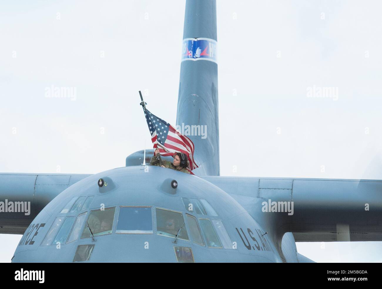 Les membres de la 152nd Airlift Wing, de la Garde nationale de l'air du Nevada, rentrent chez eux après avoir passé près de trois mois et de nombreuses vacances déployées aux États-Unis Zone de responsabilité du commandement de l'Afrique. Les aviateurs ont fourni des services de transport aérien de théâtre et de livraison aérienne à l'aide d'avions C-130 Hercules. Banque D'Images