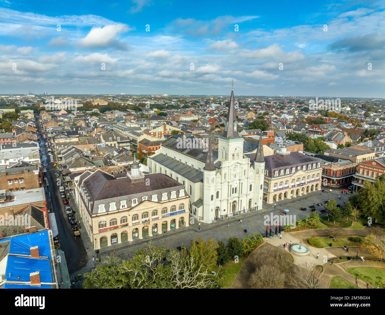 Vue aérienne de Jackson Square à la Nouvelle-Orléans avec St. Cathédrale Louis et Cabildo Banque D'Images