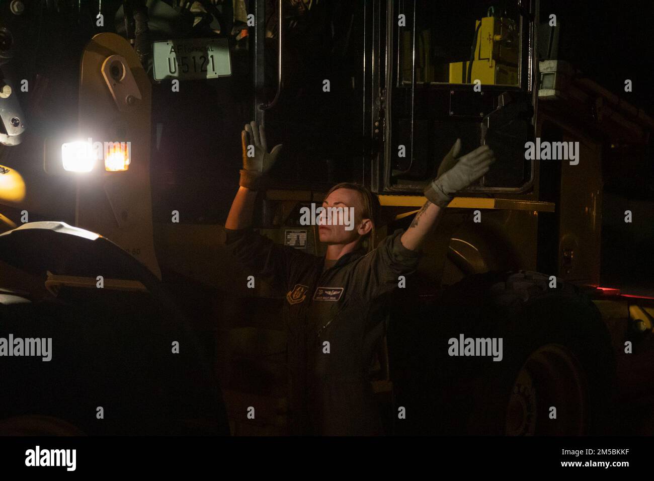 Des soldats et des aviateurs mènent des activités de déploiement à la base aérienne d'Aviano, en Italie, le 24 février 2022. Les soldats du 2nd Bataillon, 503rd Régiment d'infanterie, 173rd Brigade aéroportée, ont quitté Caserma Ederle, Vicenza, L'Italie, pour que la Lettonie assure nos alliés et partenaires et dissuade l'agression. Banque D'Images