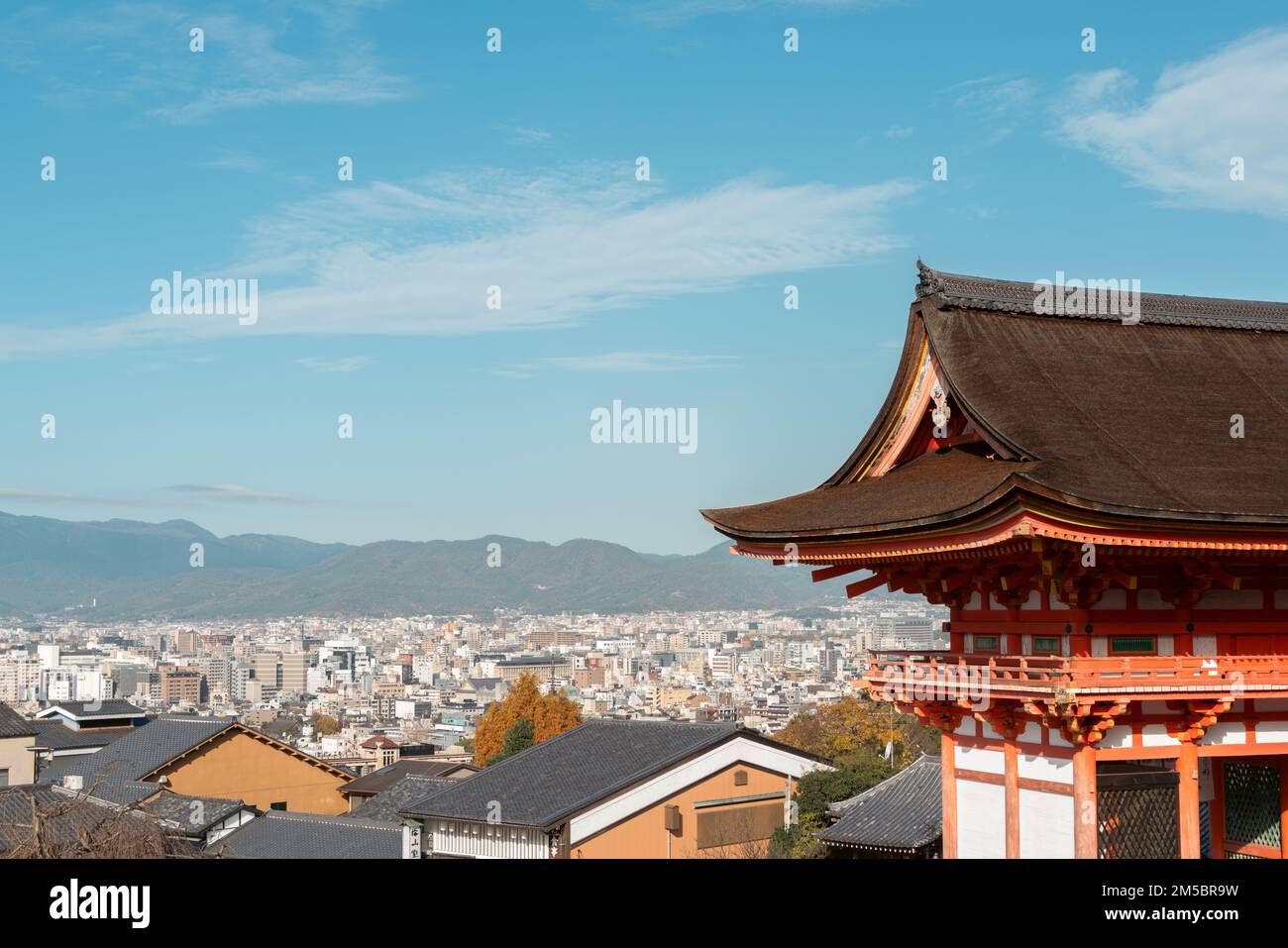 Vue sur le temple Kiyomizu-dera et la ville de Kyoto, Japon Banque D'Images